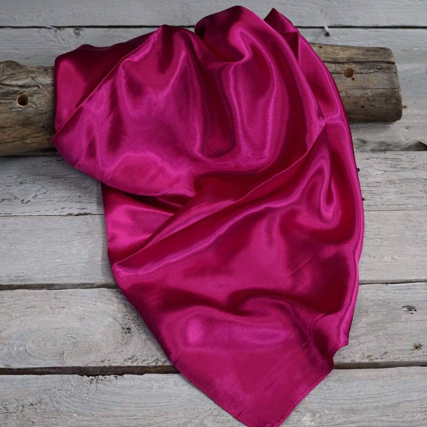 Wild Rag Solid Fuchsia 35X35"
